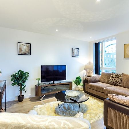 2 Bed Property Close To Heathrow Airport Appartement Hounslow Buitenkant foto