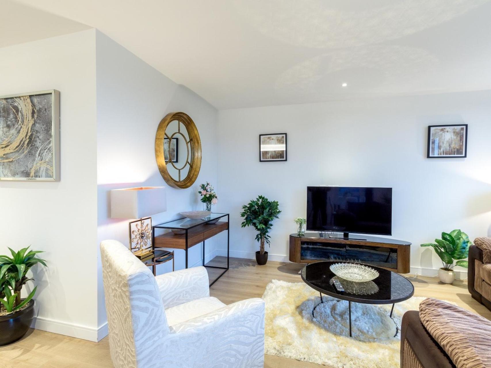 2 Bed Property Close To Heathrow Airport Appartement Hounslow Buitenkant foto