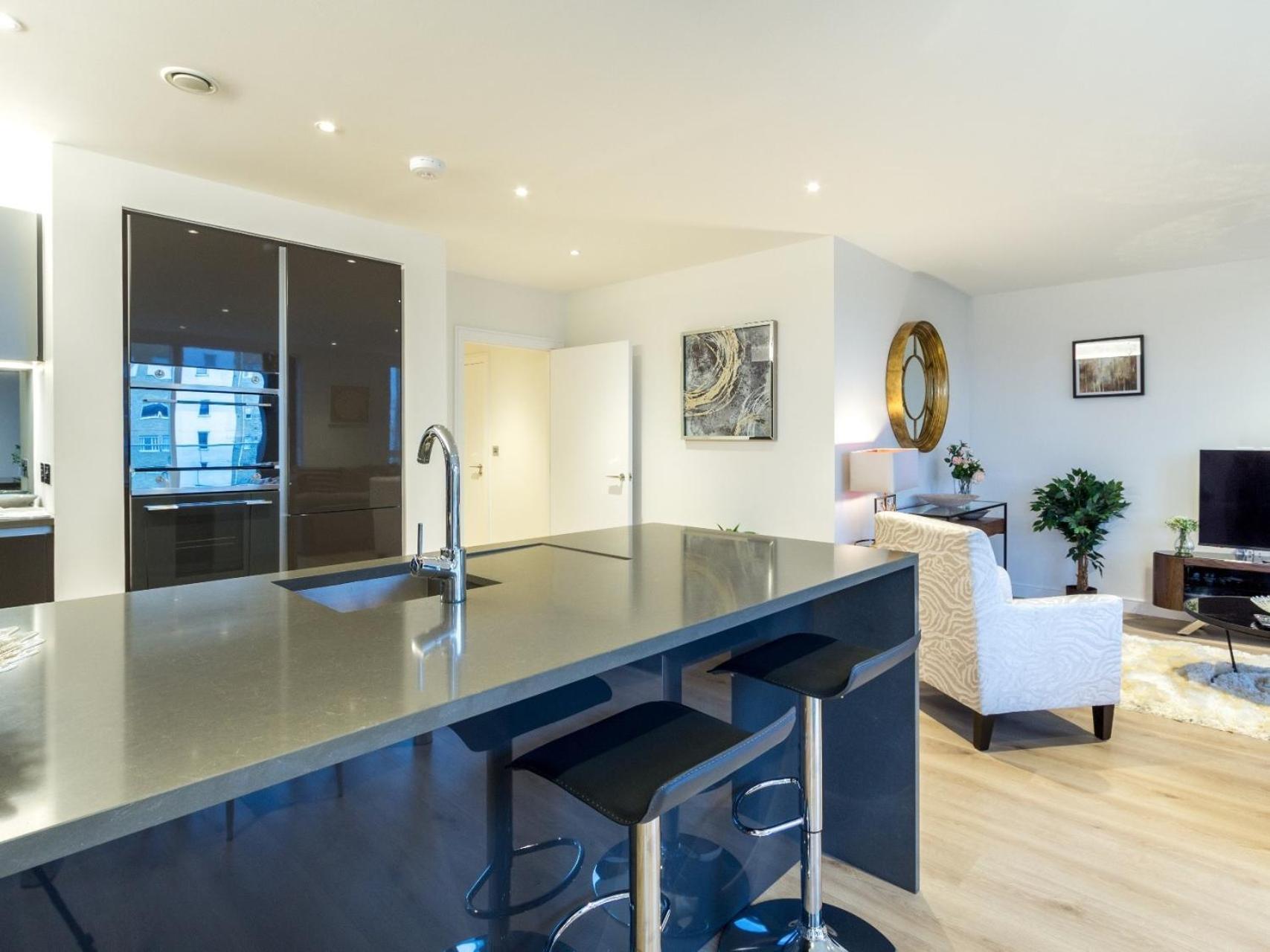 2 Bed Property Close To Heathrow Airport Hounslow Buitenkant foto