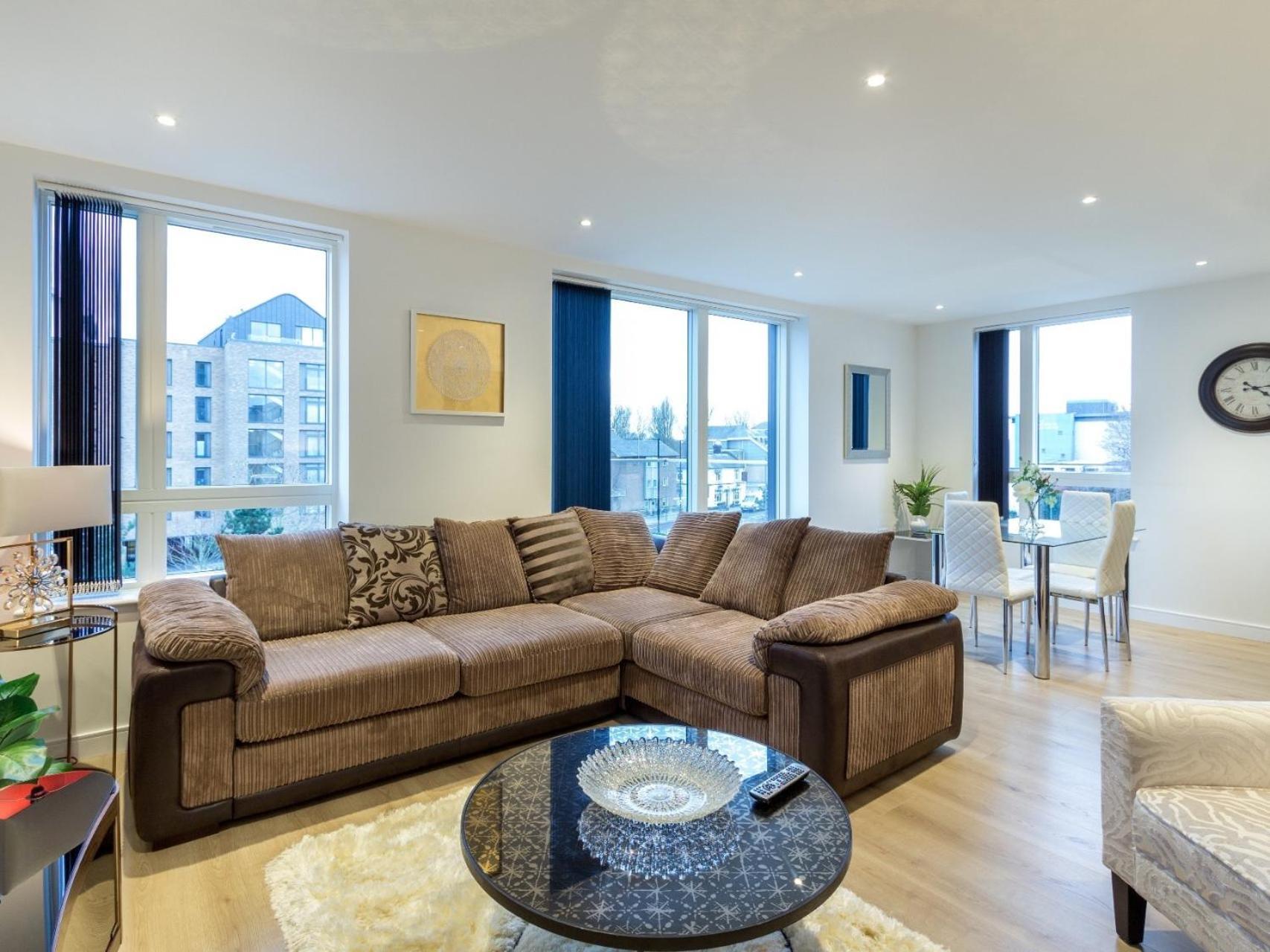2 Bed Property Close To Heathrow Airport Hounslow Buitenkant foto